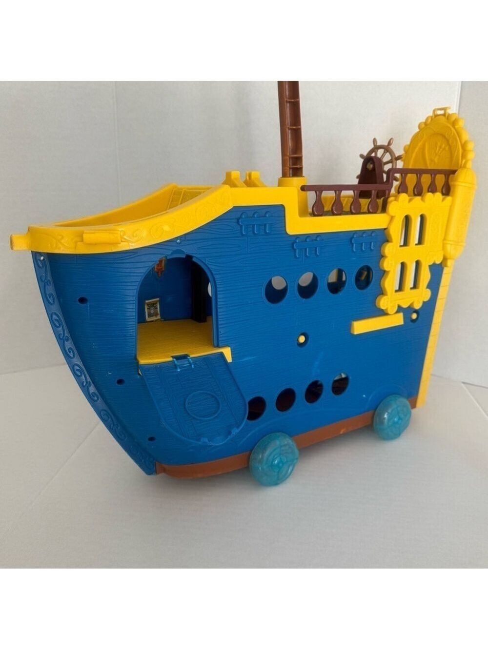 Fisher-Price Disney Jake and the Never Land Pirates Mighty Colossus Ship Boat - Picture 3 of 17